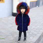 Παιδικό χειμωνιάτικο μπουφάν για αγόρια σε σκούρο μπλε χρώμα με κεντήματα και χνουδωτό χρώμα