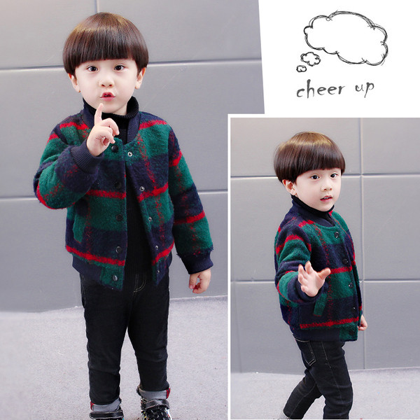 Geaca copii in carouri pentru un baiat cu guler in forma de O