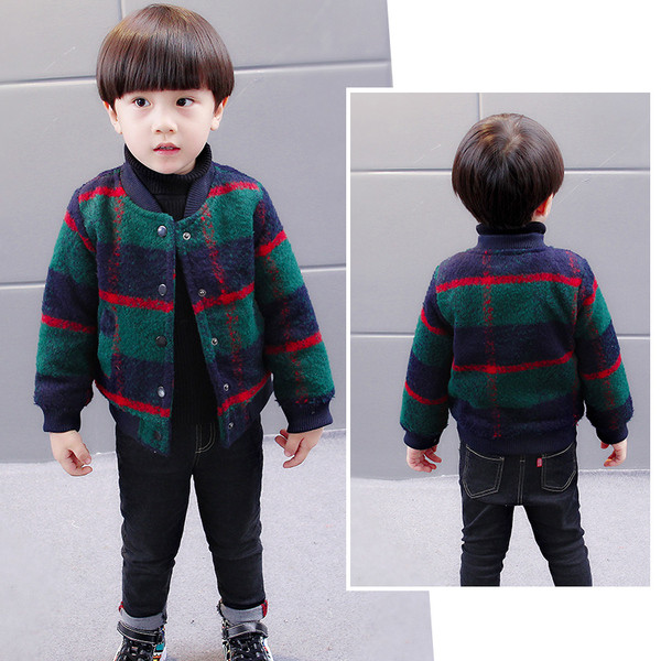 Geaca copii in carouri pentru un baiat cu guler in forma de O