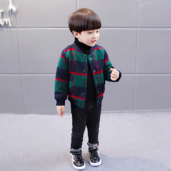 Geaca copii in carouri pentru un baiat cu guler in forma de O