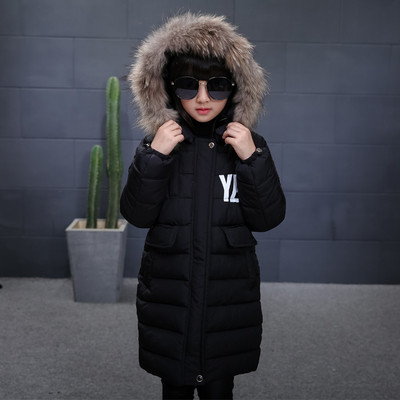 Μοντέρνο μοντέλο χειμωνιάτικου μπουφάν σε ροζ και μαύρο χρώμα