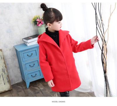 Μοντέρνο παιδικό παλτό με κουκούλα και τσέπες σε κόκκινο και ροζ