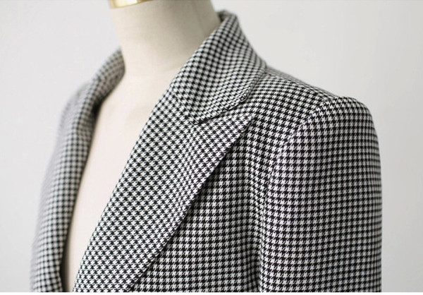 Дамско стилно карирано сако 