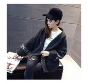 Σύγχρονη γυναικεία ζακέτα σε τρία κουκούλα