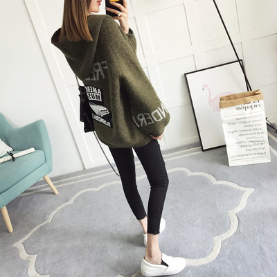 Σύγχρονη γυναικεία ζακέτα σε τρία κουκούλα