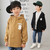 Παιδικό μπουφάν για το φθινοπώρο για αγόρια με πολύχρωμη εφαρμογή και κουκούλα σε τρία χρώματα