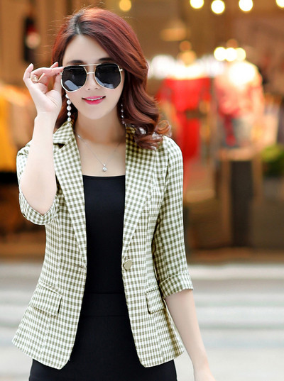 Γυναικείο σακάκι με διακοσμητικές τσέπες