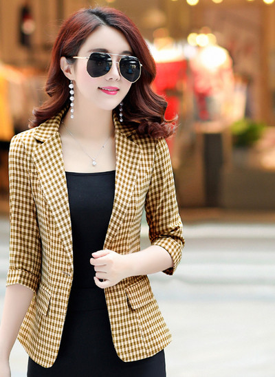 Γυναικείο σακάκι με διακοσμητικές τσέπες