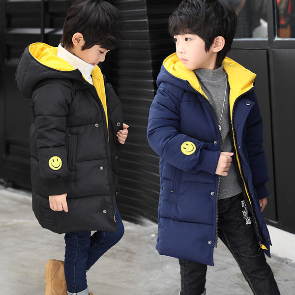 Napi gyerekkabát fiúknak három színben, hímzéssel