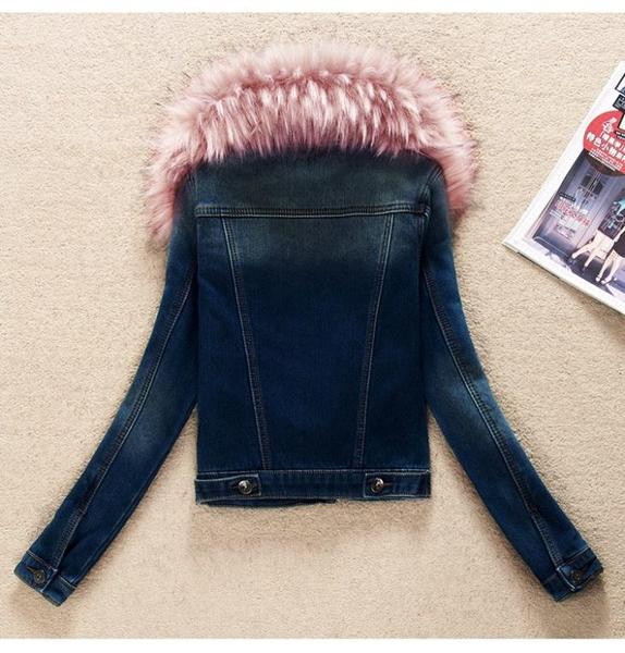 Дамско дънково яке с подплата и пух на яката