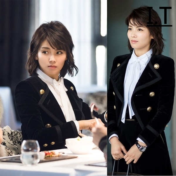 Geaca scurta de dama de culoare neagra cu nasturi decorativi