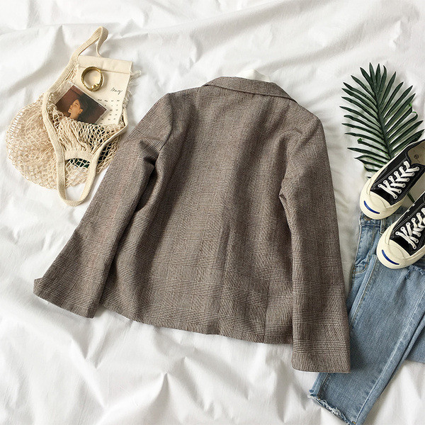 Palton elegant de damă cu mâneci tăiate