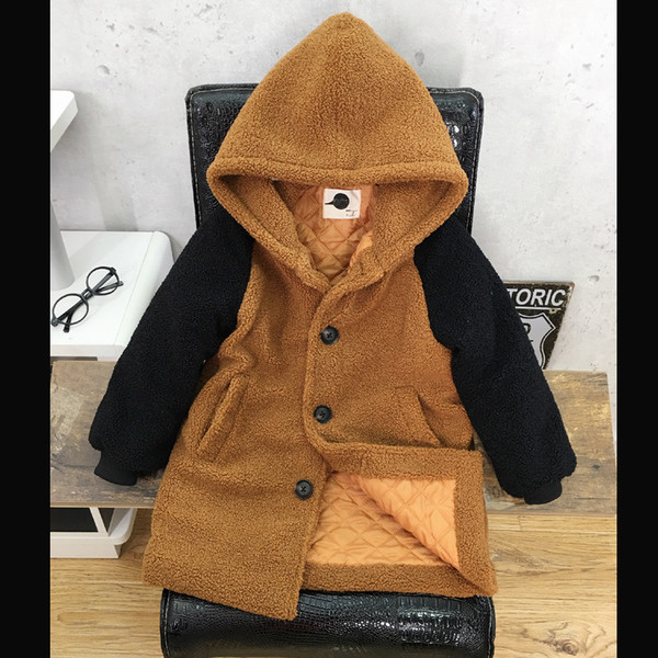 Παιδικό χειμωνιάτικο μπουφάν για αγόρια με κεντήματα και κουκούλα σε δύο χρώματα