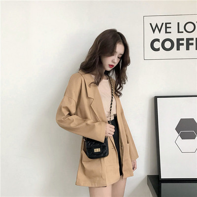 Γυναικείο παλτό με λαιμόκοψη και τσέπες σε σχήμα V σε δύο χρώματα