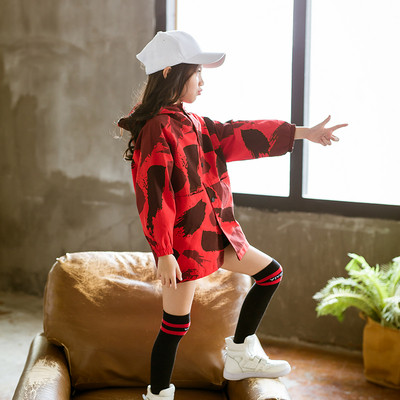 Αθλητικό-casual μπουφάν για παιδιά με καμουφλάζ καπό δεξιά