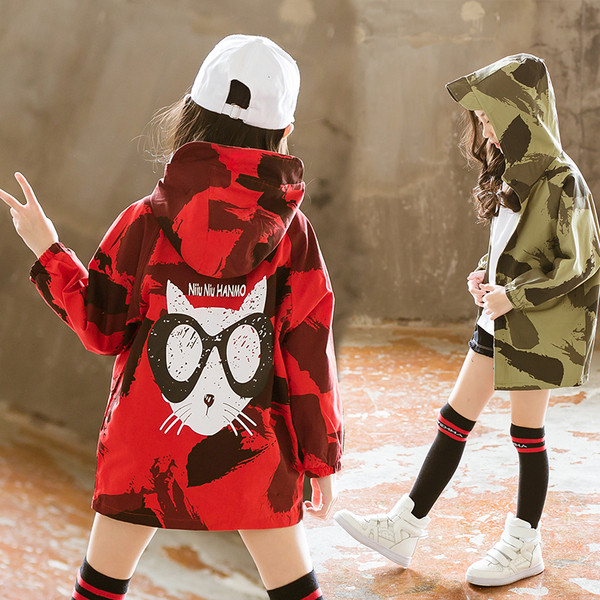 Αθλητικό-casual μπουφάν για παιδιά με καμουφλάζ καπό δεξιά