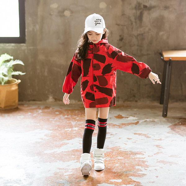 Αθλητικό-casual μπουφάν για παιδιά με καμουφλάζ καπό δεξιά