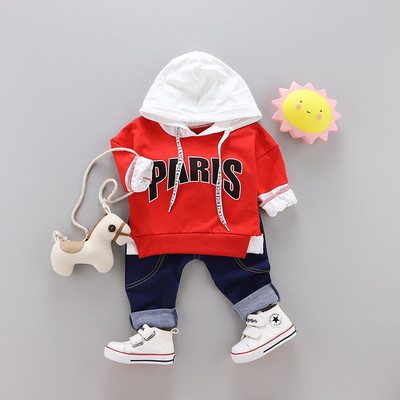 Μοντέρνο παιδικό σετ  από δύο κομμάτια με επιγραφή - τρία χρώματα