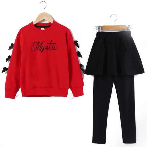 Set modern pentru copii pentru o fată în două părți - bluză cu panglici și fustă cu jambiere