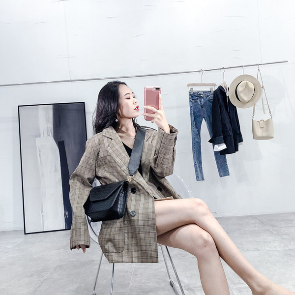 Actuala haină de damă în carouri în două culori