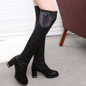 Μοντέρνες γυναικείες μπότες πάνω από το γόνατο με χοντρό τακούνι σε μαύρο χρώμα