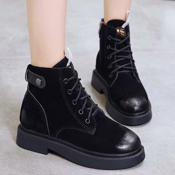 Alkalmi női csizma fekete és barna fűzővel