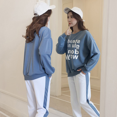 Αθλητικό γυναικείο σετ με εφαρμογή σε δύο κομμάτια σε διάφορα χρώματα