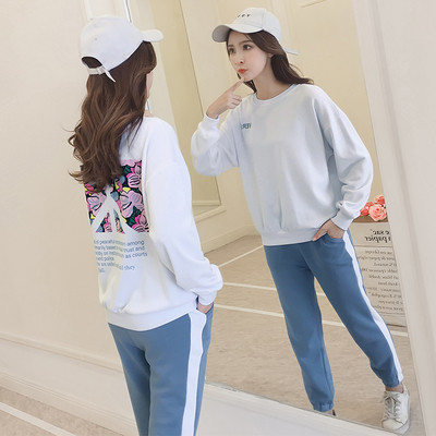 Αθλητικό γυναικείο σετ με εφαρμογή σε δύο κομμάτια σε διάφορα χρώματα