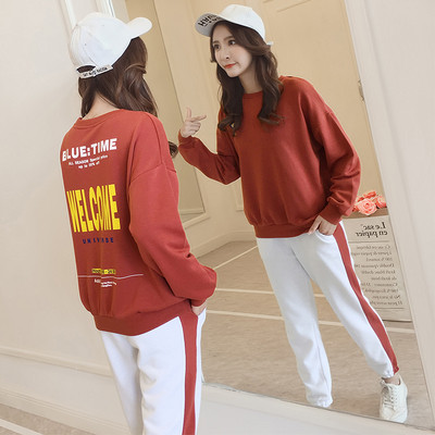 Αθλητικό γυναικείο σετ με εφαρμογή σε δύο κομμάτια σε διάφορα χρώματα