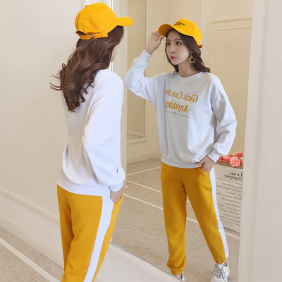 Αθλητικό γυναικείο σετ με εφαρμογή σε δύο κομμάτια σε διάφορα χρώματα