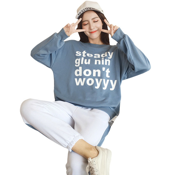 Αθλητικό γυναικείο σετ με εφαρμογή σε δύο κομμάτια σε διάφορα χρώματα