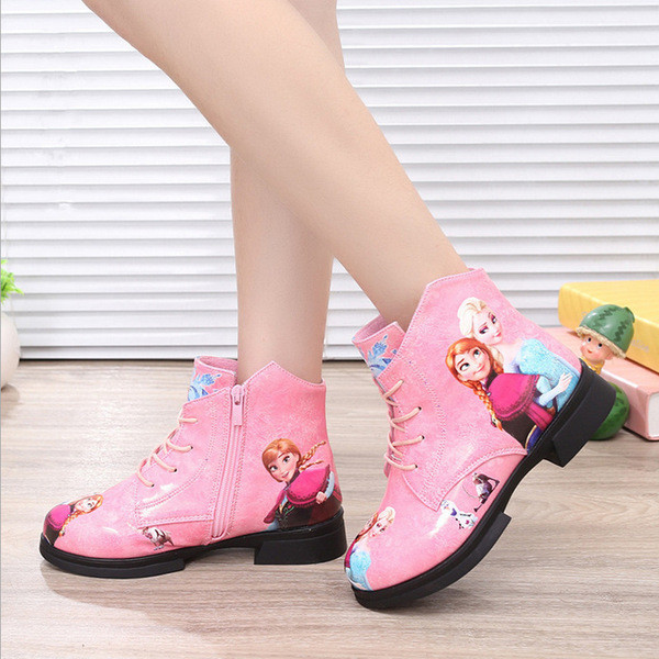 Σύγχρονες παιδικές  μπότες  για κορίτσια με πολύχρωμη εφαρμογή σε διάφορα χρώματα