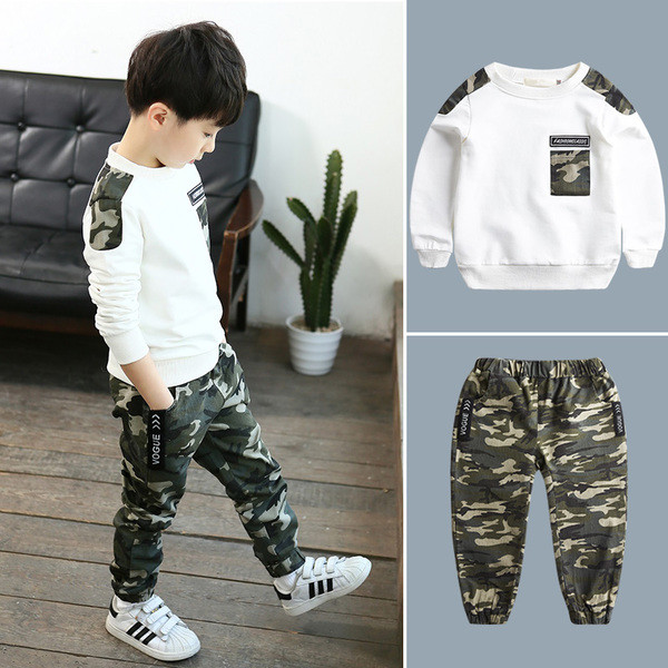 Μοντέρνο παιδικό καμουφλάζ για αγόρια δύο τεμαχίων