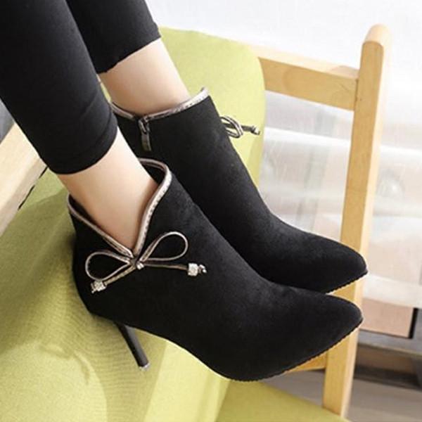 Cizme de dama cu toc subtire si panglica in doua culori