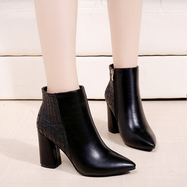 Cizme de dama ascutit din piele ecologica in negru si bej - doua modele