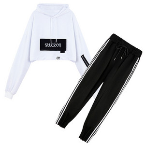 Γυναικείο αθλητικό σύνολο με κουκούλα δύο τεμαχίων σε τρία χρώματα