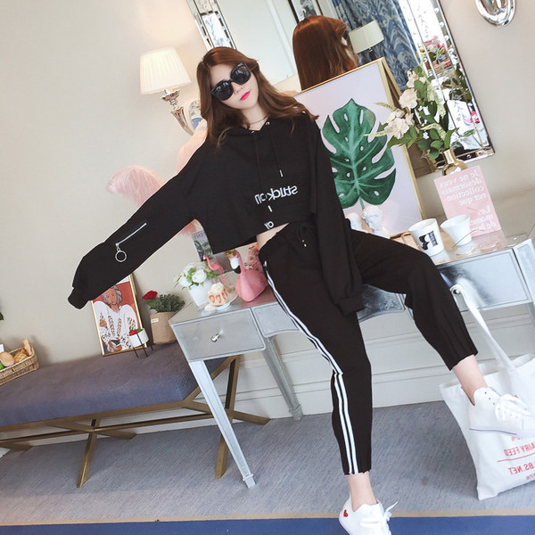 Γυναικείο αθλητικό σύνολο με κουκούλα δύο τεμαχίων σε τρία χρώματα