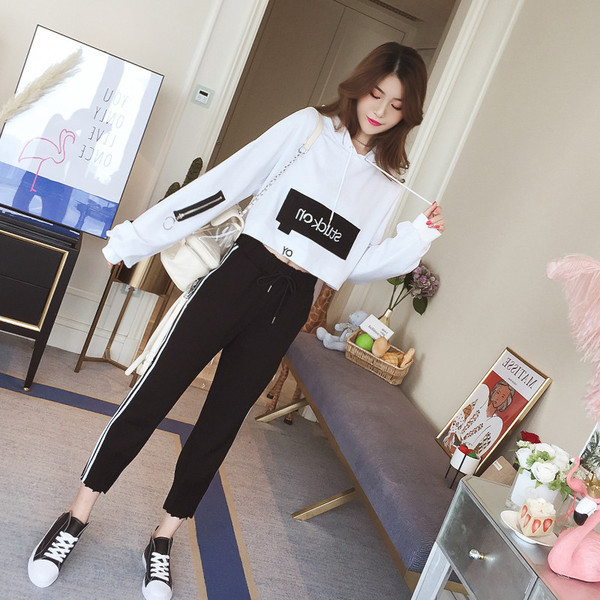 Γυναικείο αθλητικό σύνολο με κουκούλα δύο τεμαχίων σε τρία χρώματα