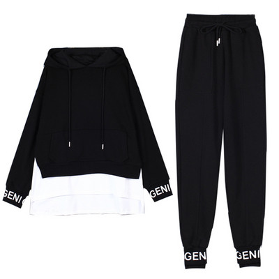 Μοντέρνο γυναικείο αθλητικό σετ με δύο μέρη σε μαύρο χρώμα