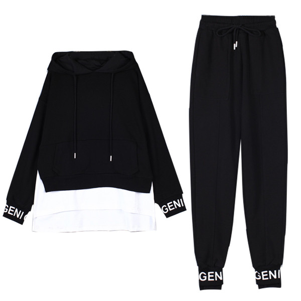 Μοντέρνο γυναικείο αθλητικό σετ με δύο μέρη σε μαύρο χρώμα