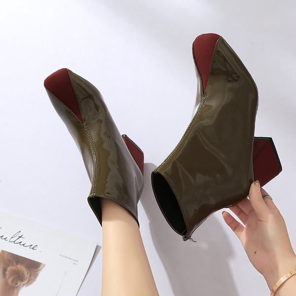 Cizme din piele lacuita cu toc gros in doua culori