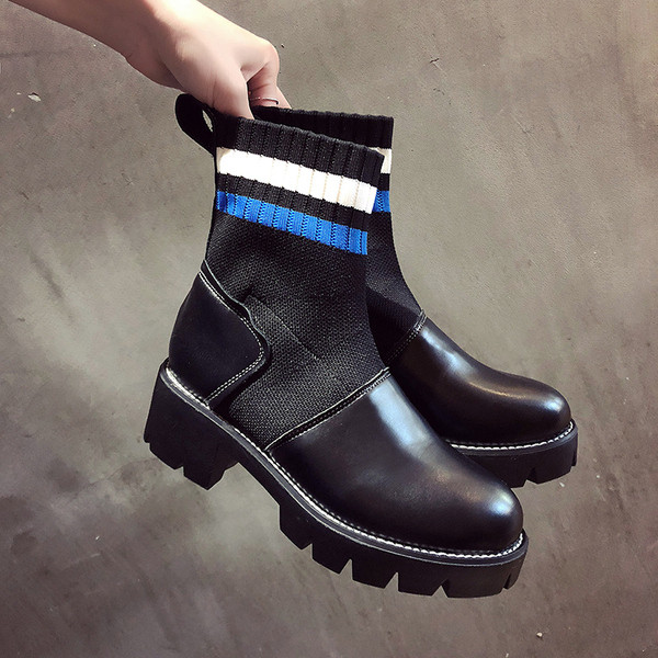 Cizme de dama cu talpa aspra si margini colorate