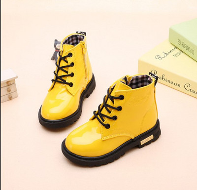 Καθημερινές μπότες παιδιών με διάφορα χρώματα