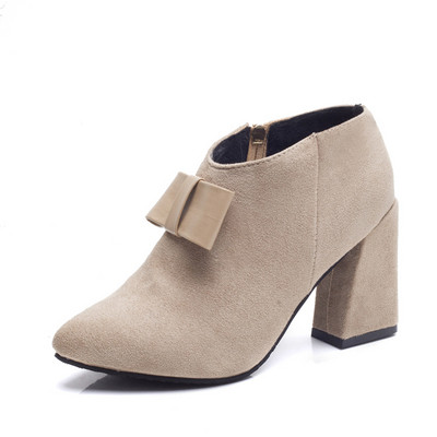 Κυρίες μπότες με κορδέλα και παχύ ρεύμα σε δύο χρώματα