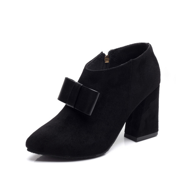 Κυρίες μπότες με κορδέλα και παχύ ρεύμα σε δύο χρώματα