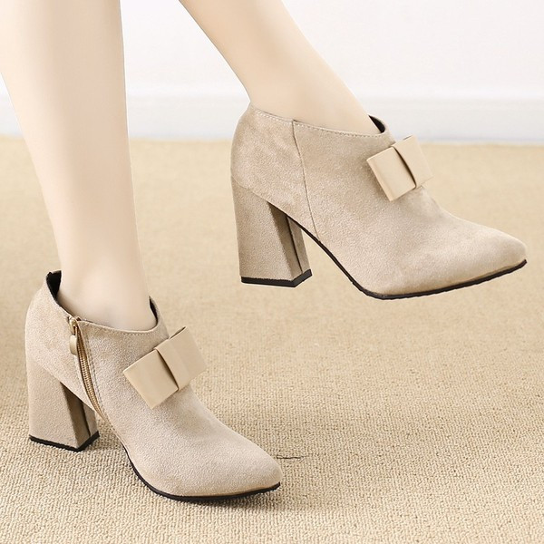 Κυρίες μπότες με κορδέλα και παχύ ρεύμα σε δύο χρώματα