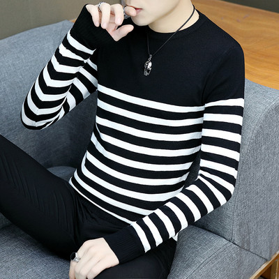 Pulover bărbătesc cu dungi în trei culori