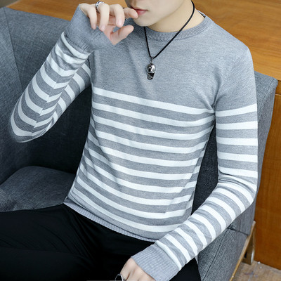 Pulover bărbătesc cu dungi în trei culori