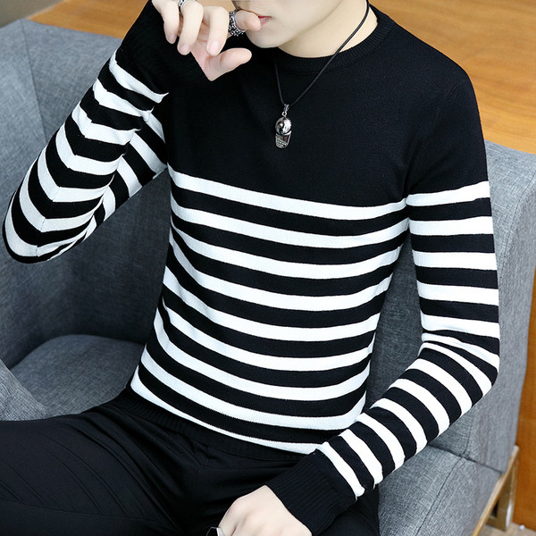 Pulover bărbătesc cu dungi în trei culori