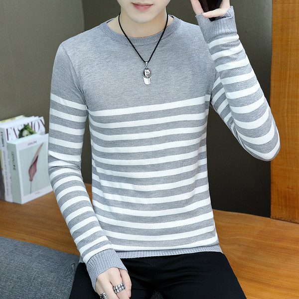 Pulover bărbătesc cu dungi în trei culori